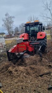 Stockfräsen mit Traktor