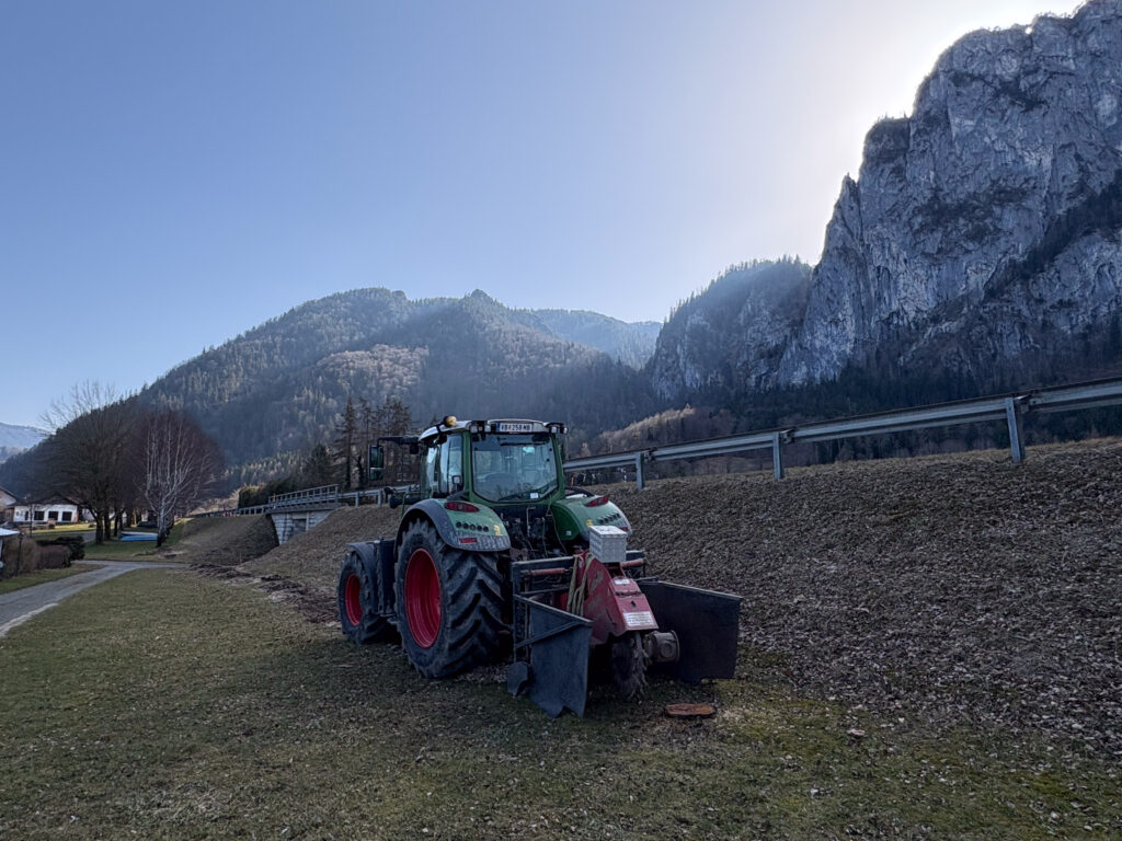 Wurzelstockfräsen mit Traktor